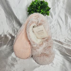 ♤ Light Pink Fuzzy Slipper Socks Size Small/Medium Shoe Size 5-7 NWT